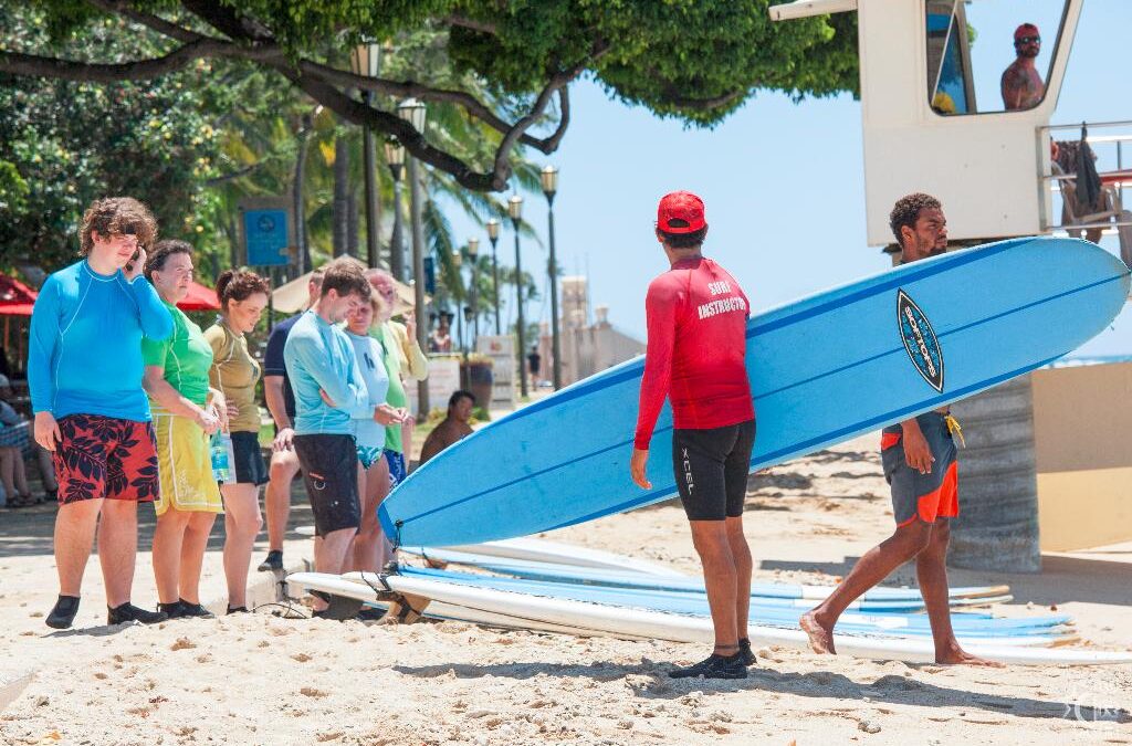 Hans Hedemann School: Group Surfing Lesson in Waikiki