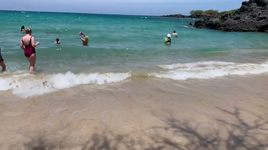 Waialea Bay (Beach 69) - exploring and snorkeling - Big Island Hawaii