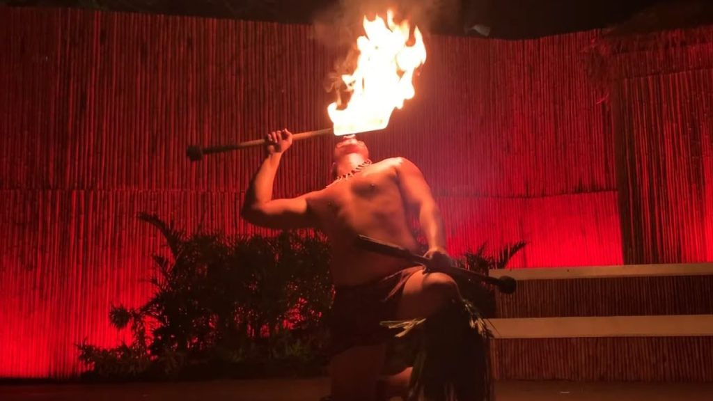 The Myths of Maui Luau - Royal Lahaina Resort (Fire Show)